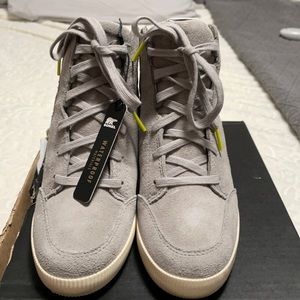 NEW Sorel Size 7 Out N About Wedge Sneaker.  Color is dove gray/quarry.